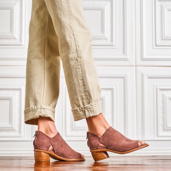 NWT SOFFT  Carleigh Lavender Grey Suede Sandals Sz 8,5 - Picture 10 of 11